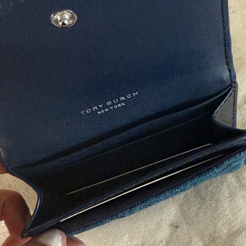New Tory Burch WILLA DENIM CARD CASE DENIM - Picture 4 of 5
